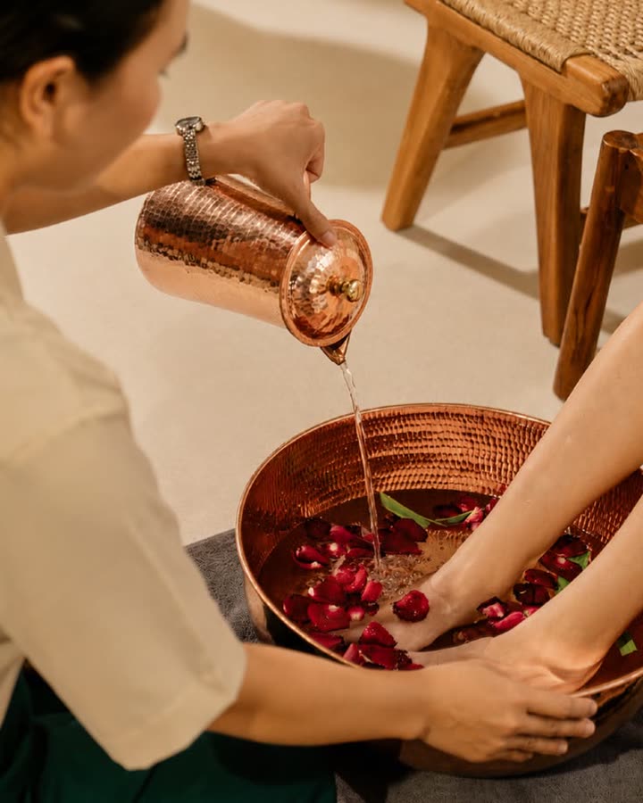 Spa dos pés com pétalas