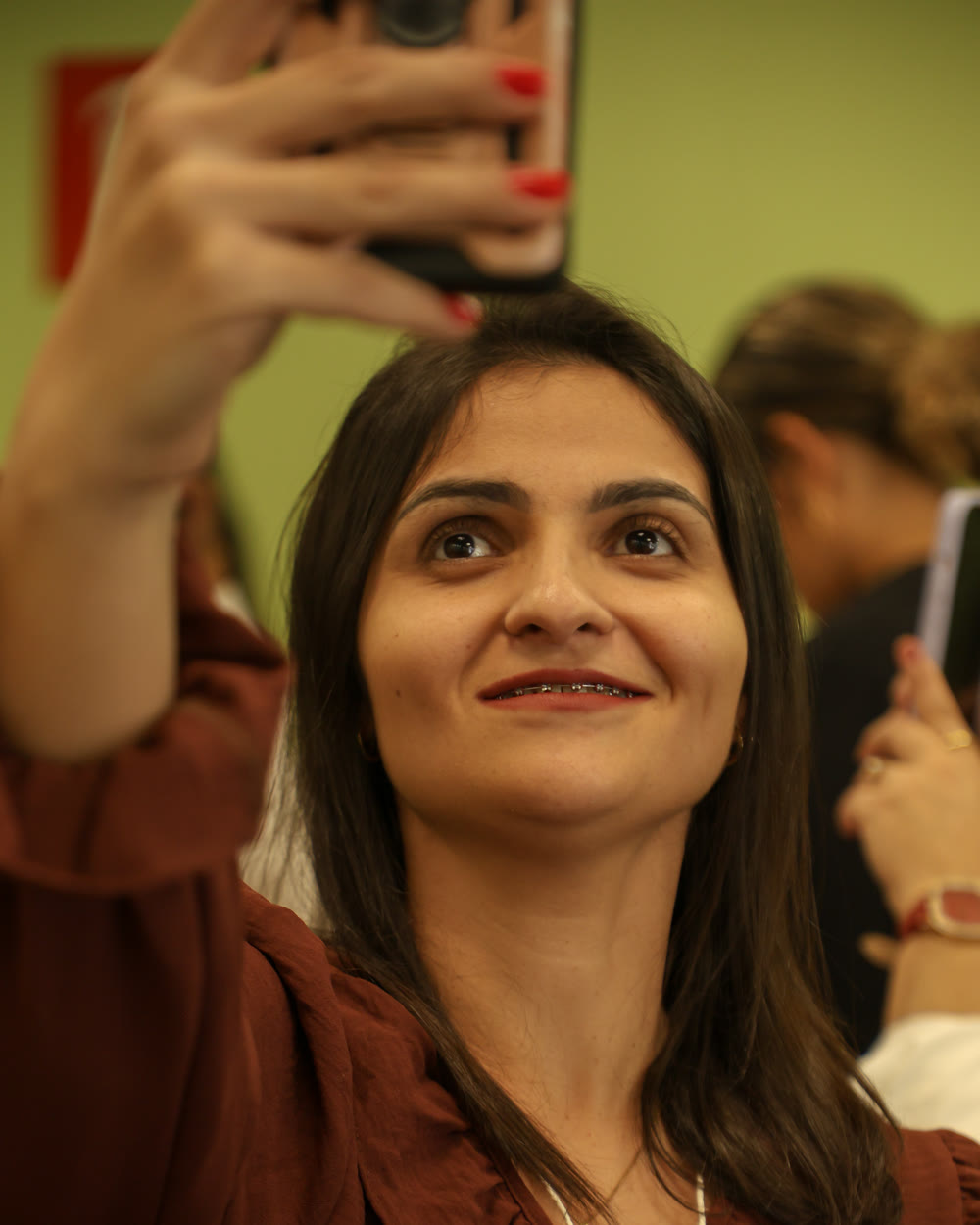 Mulher empresária aprendendo a se posicionar e vender